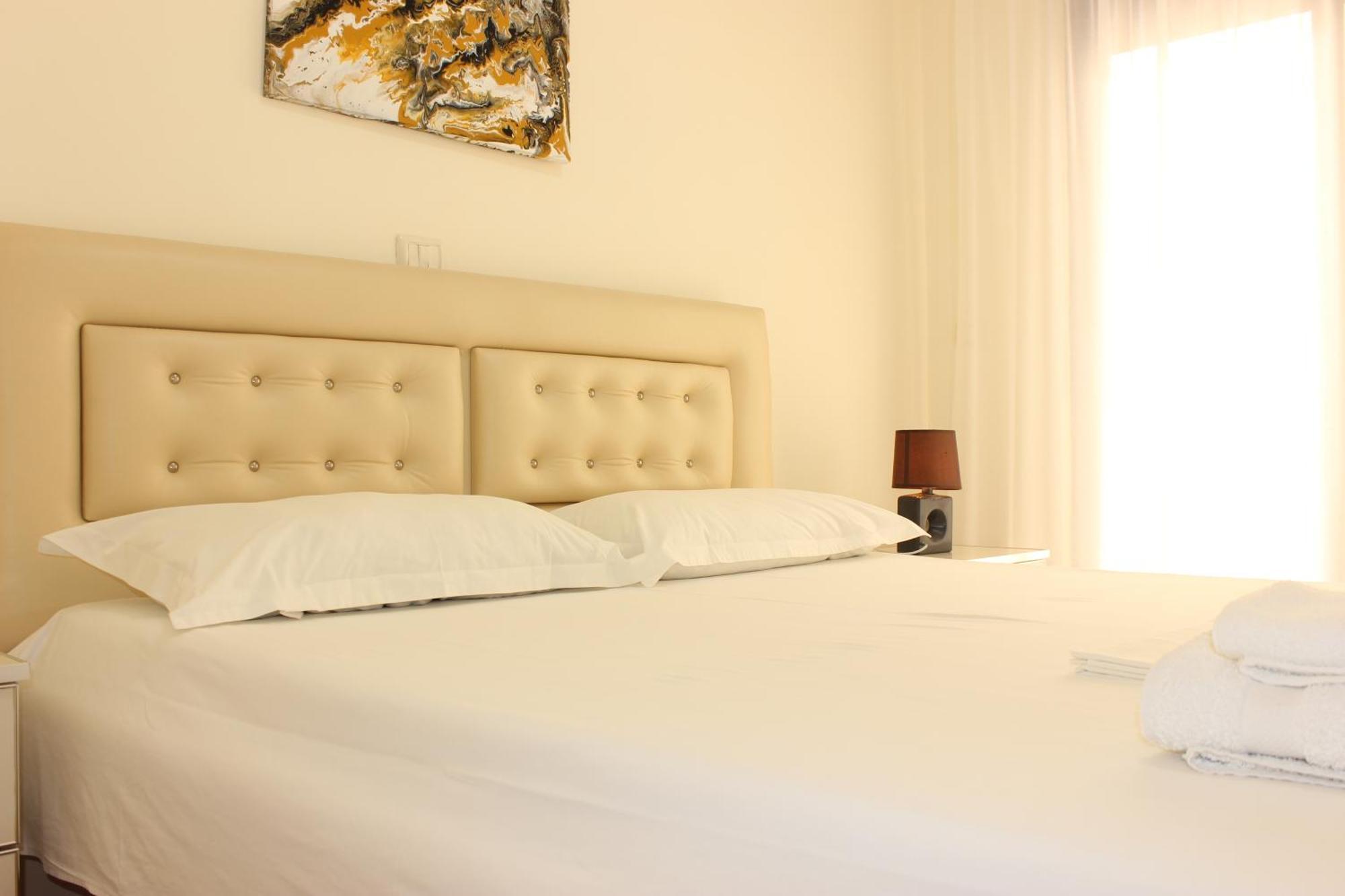 Megrooms Sarandë Exterior foto