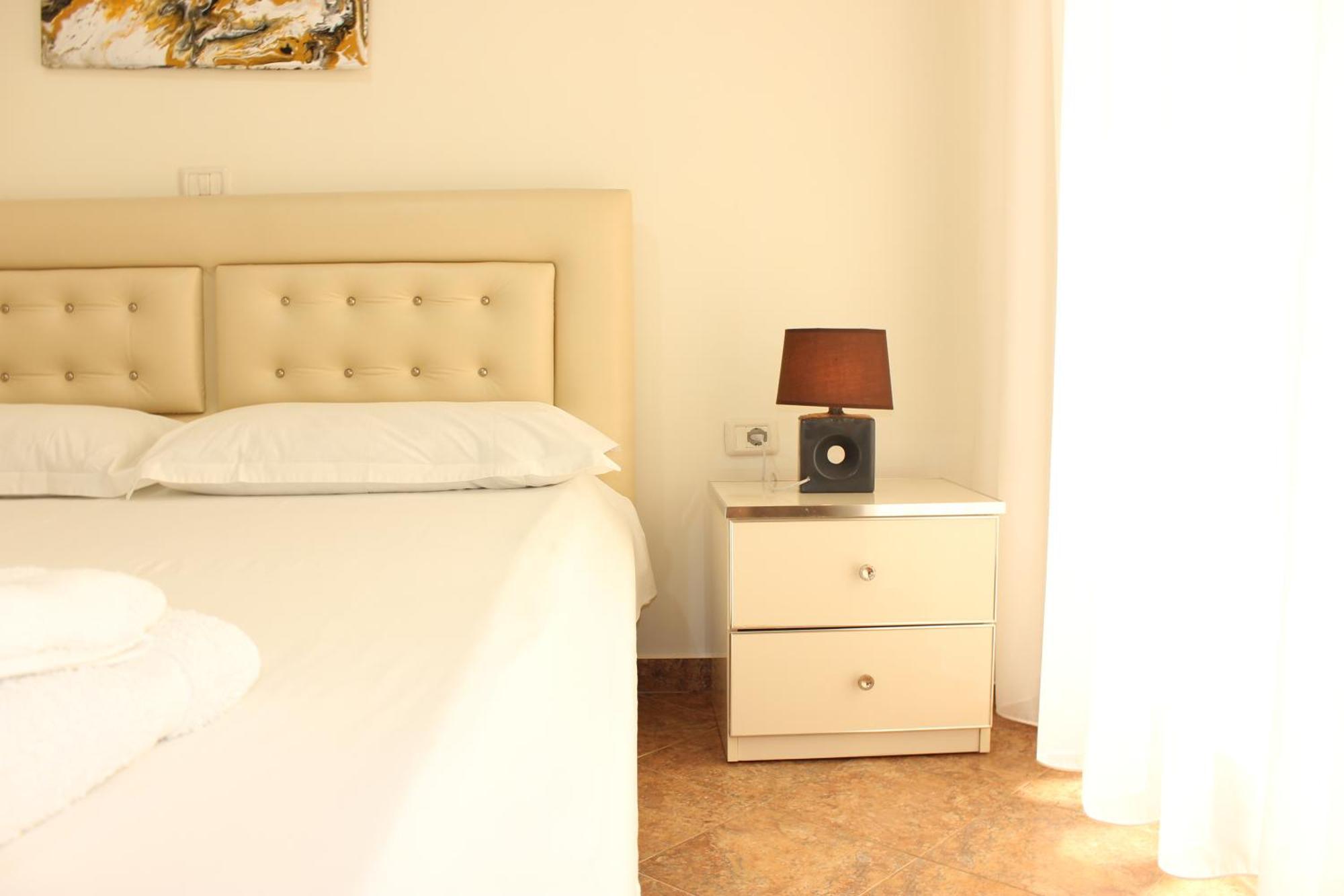 Megrooms Sarandë Exterior foto